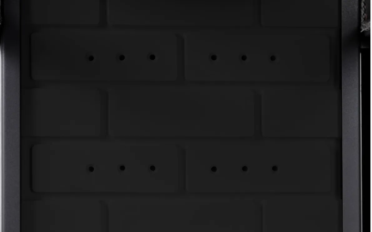 Каминная стальная топка ДЕЛЬТА 700 PB три стекла подовое горение принтинг черный шамот