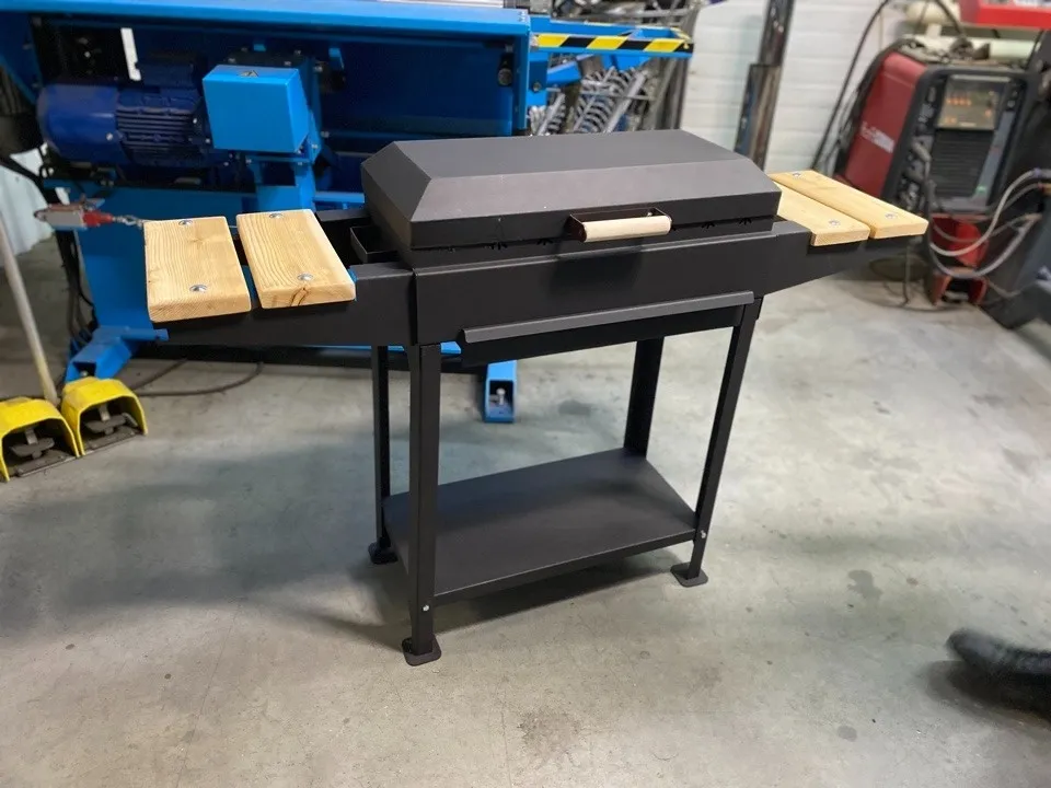 Мангал 2 мм с крышкой и деревянными полками