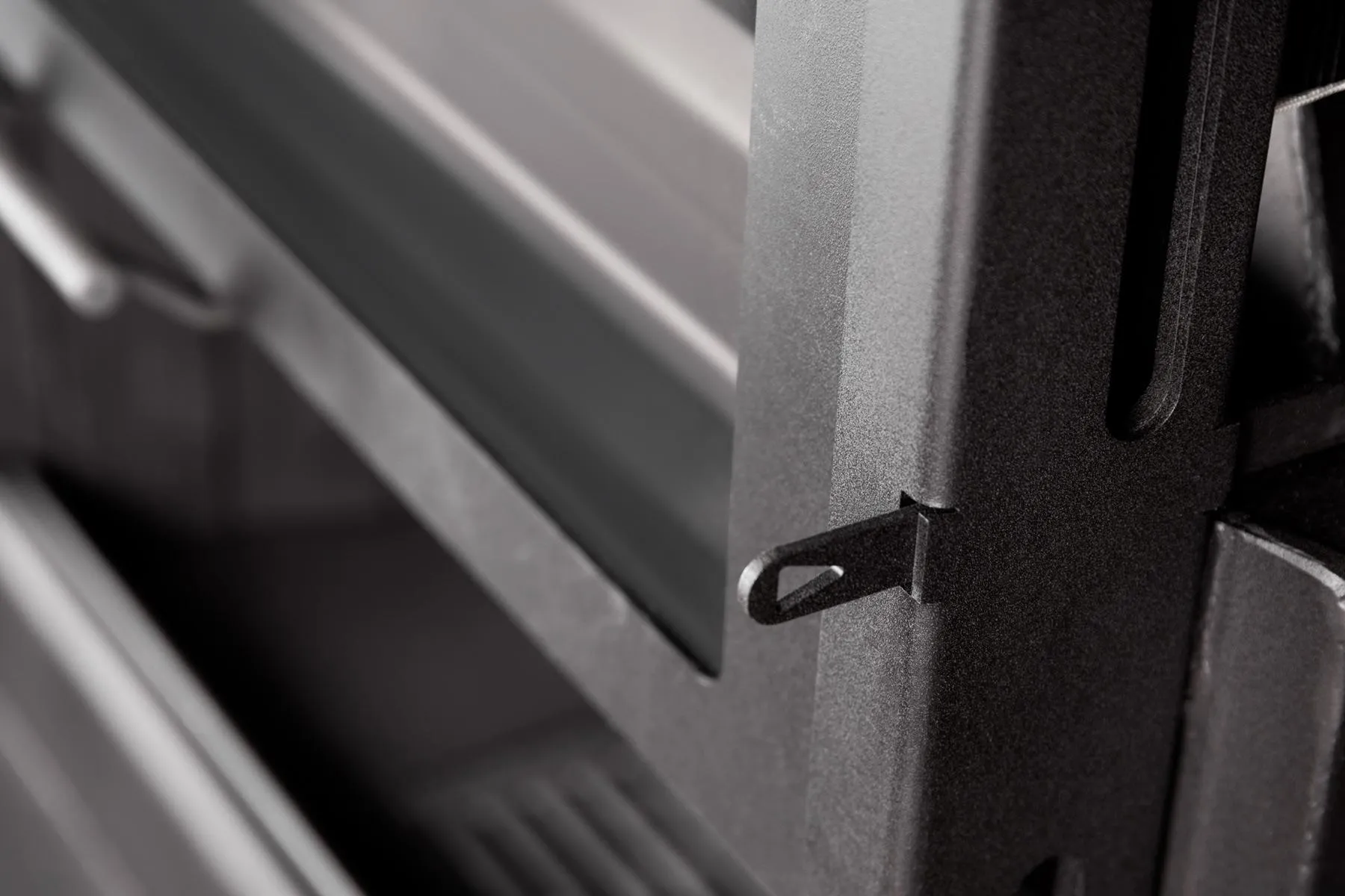 Каминная стальная топка Альфа 800 KВ с контргрузом черный шамот