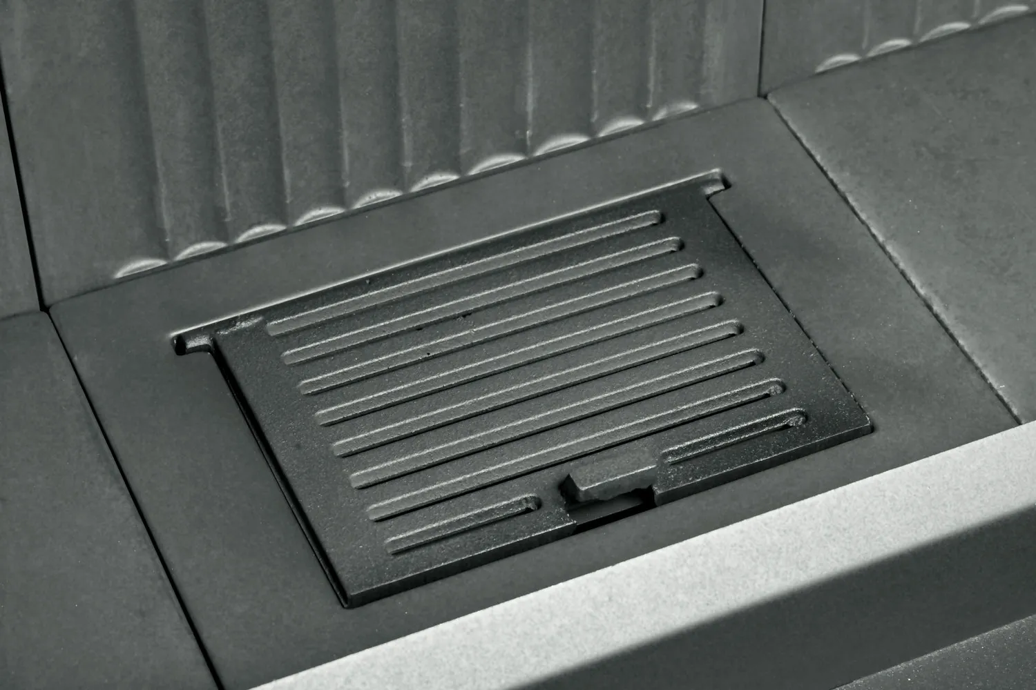 Каминная стальная топка Альфа 1000 RB два стекла правая черный шамот