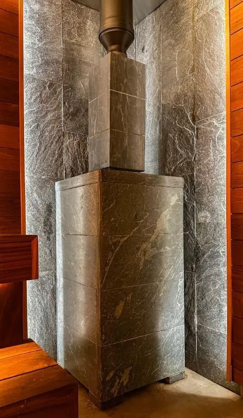 Чугунная банная печь Атмосфера XL в облицовке «Империя» Талькохлорит