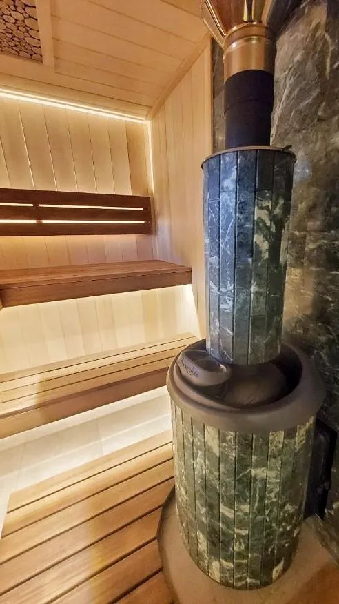 Чугунная банная печь Атмосфера XL ламели «Жадеит» наборный