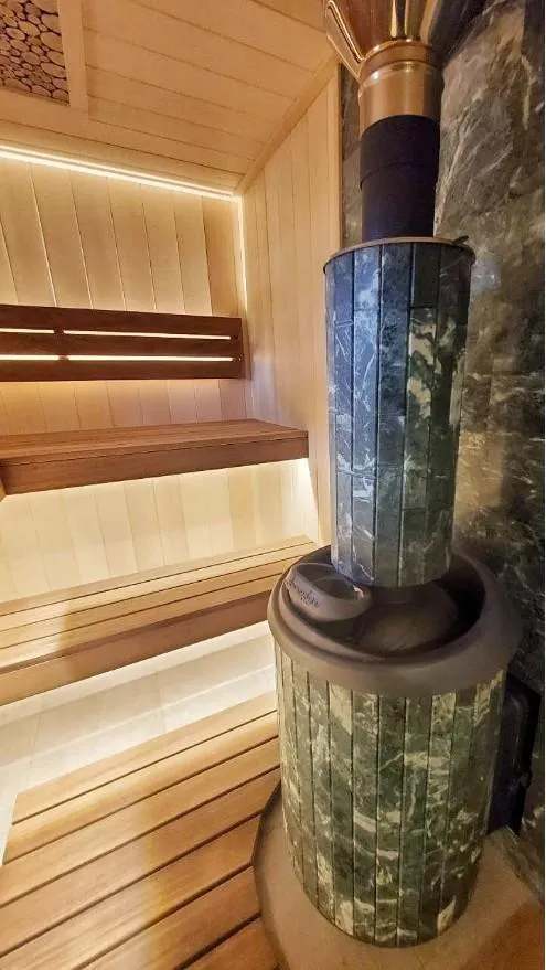 Чугунная банная печь Атмосфера L ламели «Жадеит» наборный