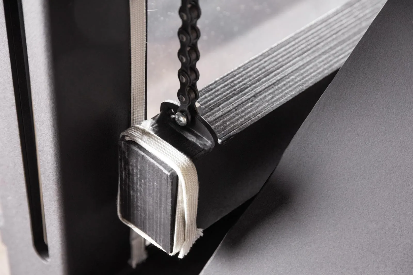 Каминная стальная топка Альфа 800 KВ с контргрузом черный шамот