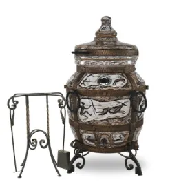 Керамический тандыр Охота Гамма коричневых оттенков на белом фоне